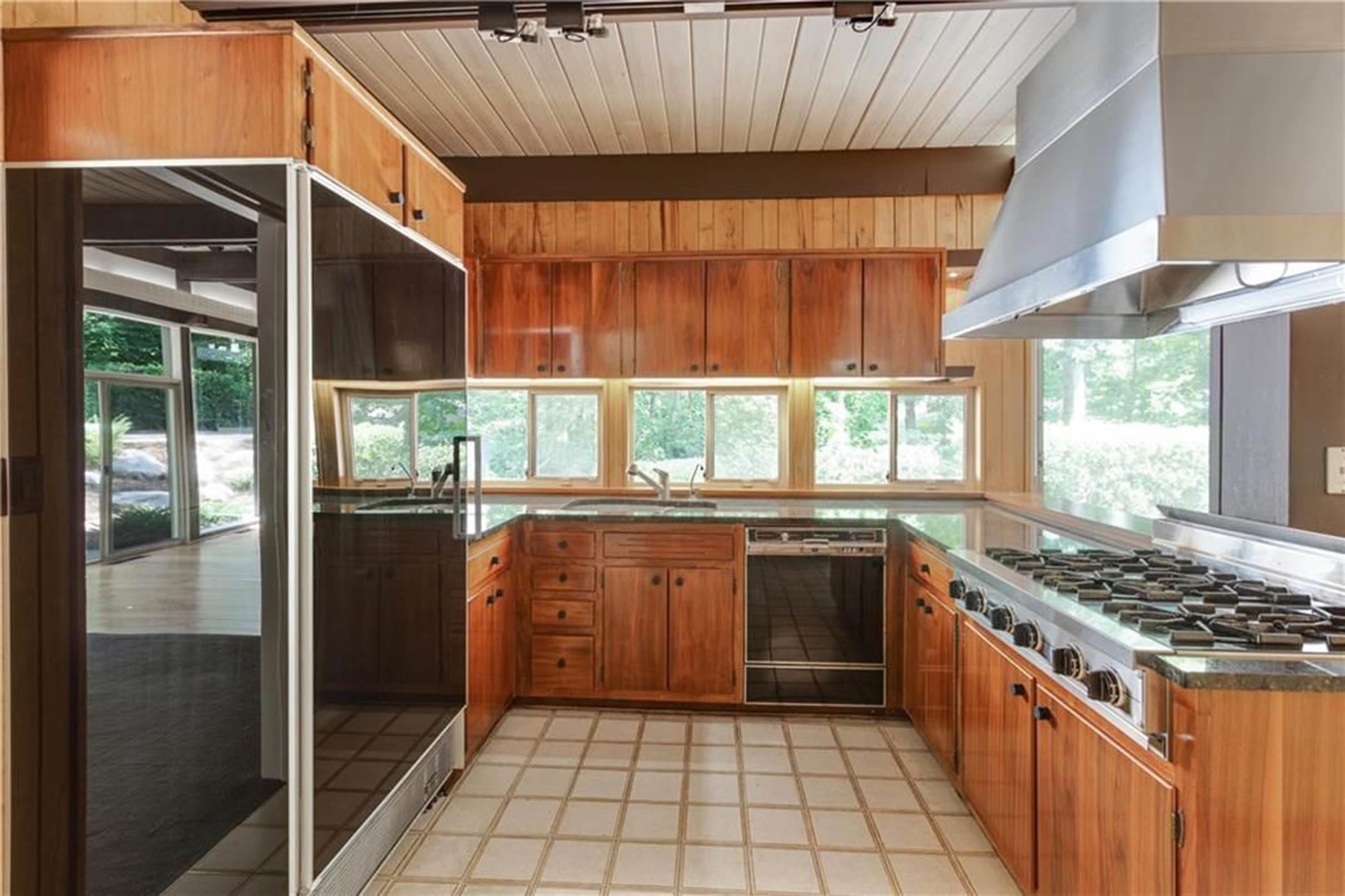 Kitchen before2
